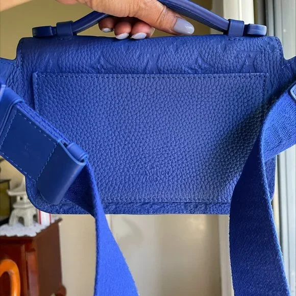 Authentic Louis Vuitton S Lock Slingbag Taurillon Monogram - Picture 4 of 8